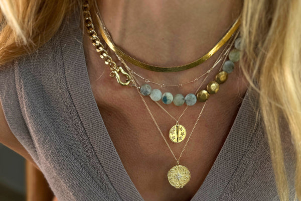 Shackle Single: Hackmanite