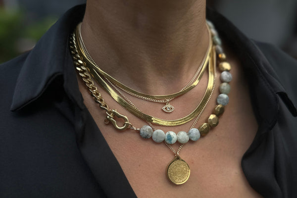 Shackle Single: Hackmanite